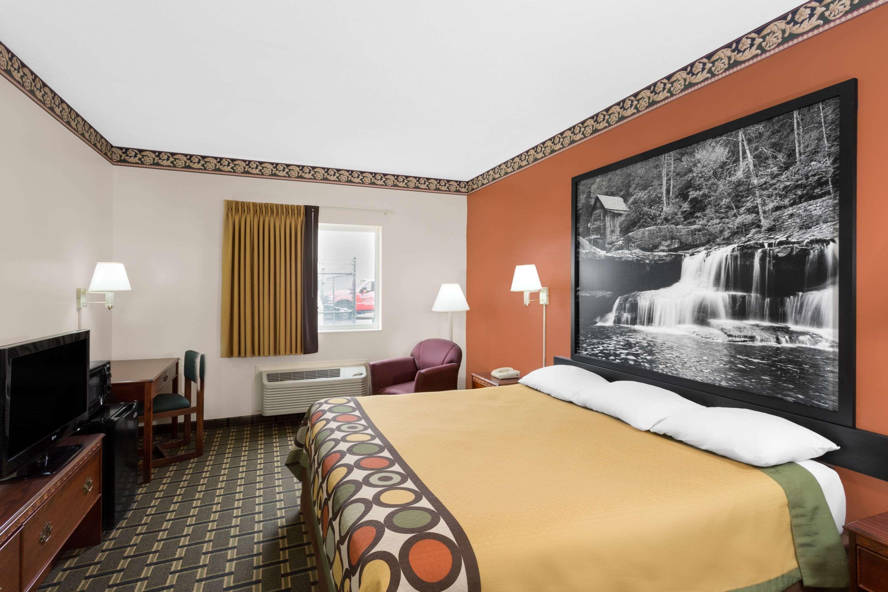 Super 8 By Wyndham Hotel